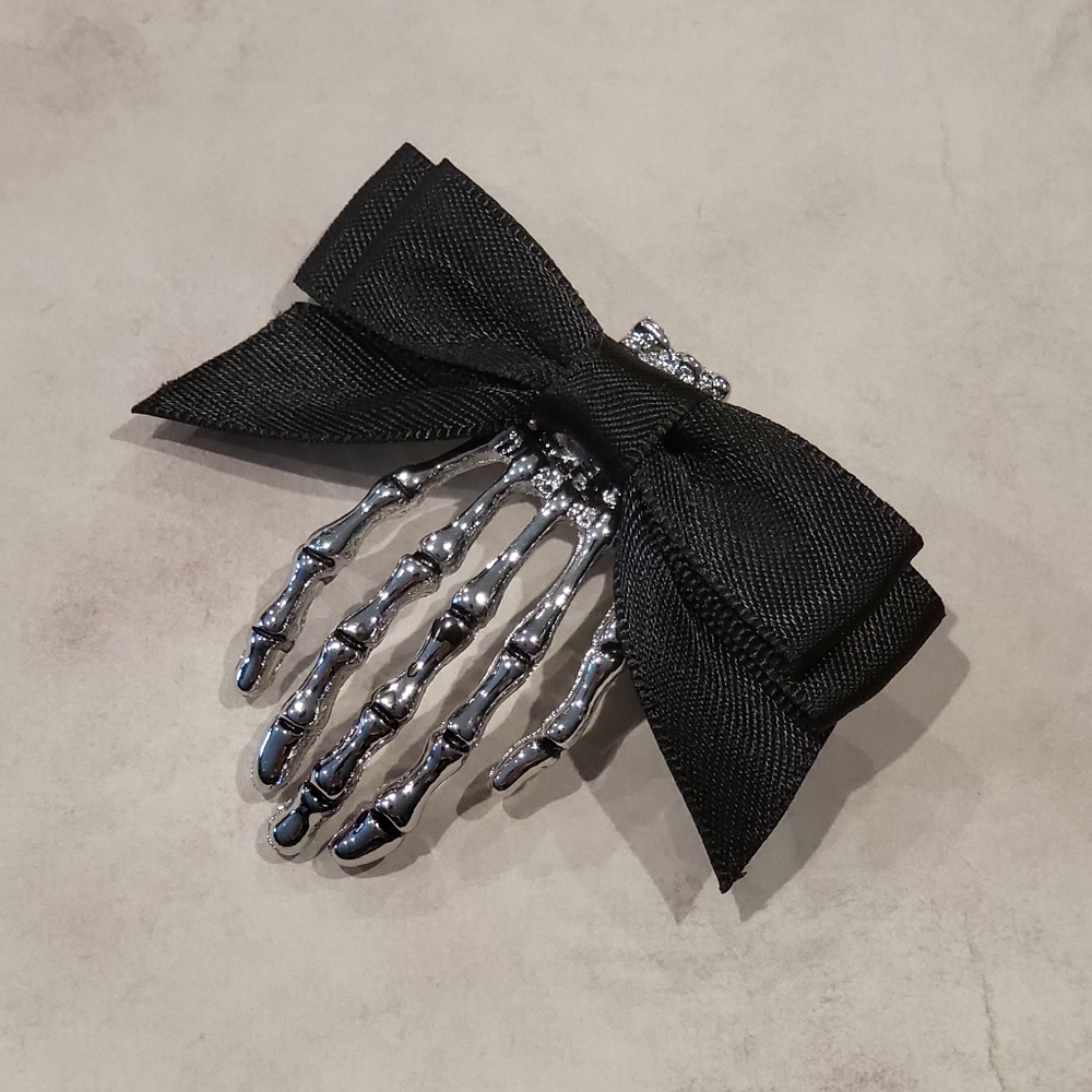 Skeleton Hand Hair Clip